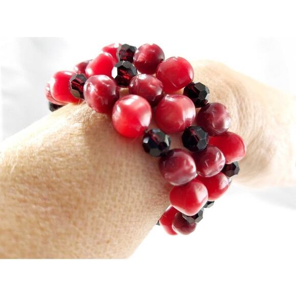 Vintage Red Lucite Moonglow Memory Wire Bracelet 3 Row Retro Jewelry - Picture 7 of 10